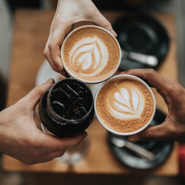 كوب سيراميك بشعار المقهى